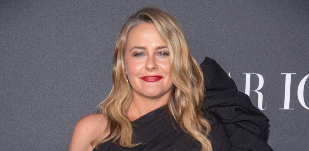 Alicia Silverstone Goes Naked For PETA Campaign Photo