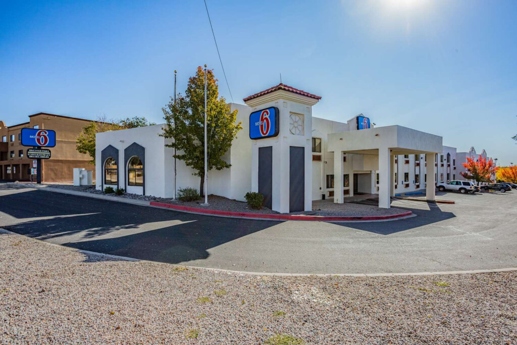 Pet Friendly Hotels In Santa Fe New Mexico Accepting Dogs And Cats